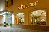 Avion Hotel - Restaurant View from the Street